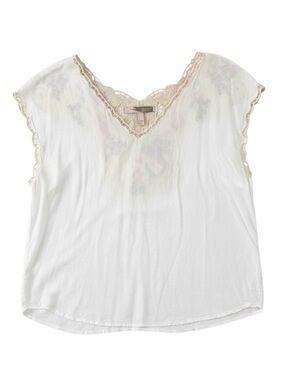 Forever 21 white short-sleeve top V-neck adorned with beautiful crochet lace